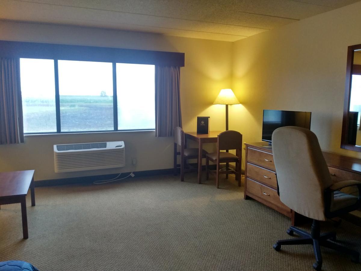 Madelia Hotel & Suites Extérieur photo